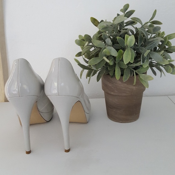 Guess Patent Leather Pump - Picture 3 of 5